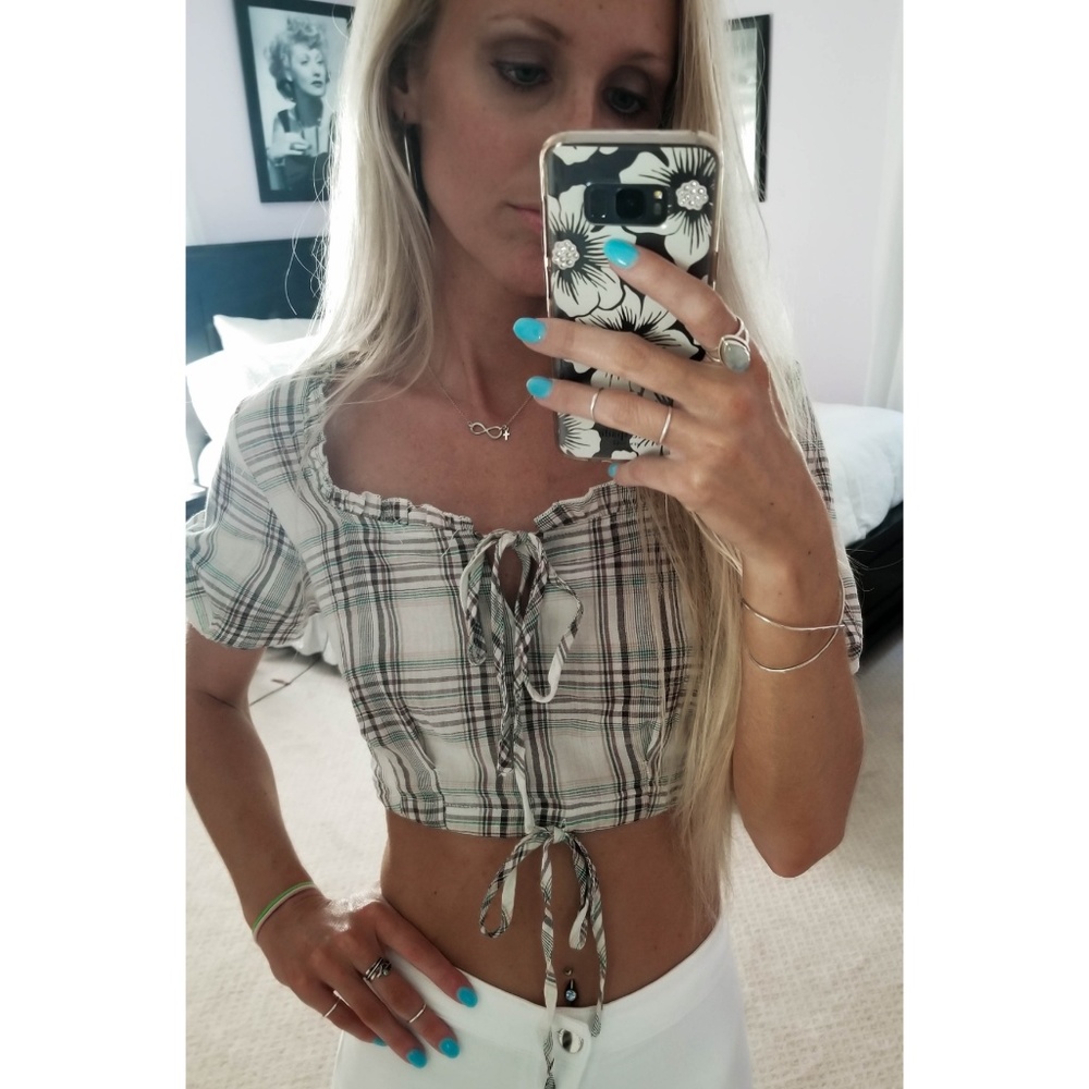 NWT Dolly Girl Fashion Crop Top